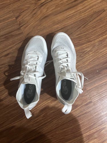 White Women's Size M 6.0 (W 7.0) Under Armour Mid Top (New)