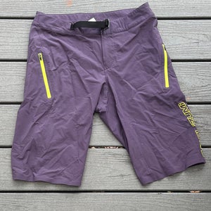 Purple Size 30 Men's Pearl Izumi Shorts (Used)