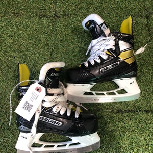 Youth Bauer Supreme 3S Hockey Skates Regular Width 11.0 (Used)