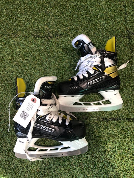 Youth Bauer Supreme 3S Hockey Skates Regular Width 11.0 (Used)