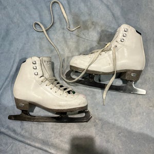 White Riedell Emerald Figure Skates Junior 2.5 (Used)