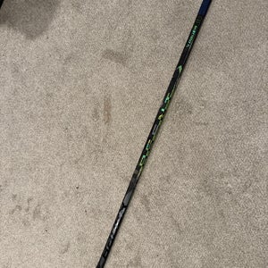 Senior Bauer Ag5nt Right Handed Hockey Stick P28 Agent