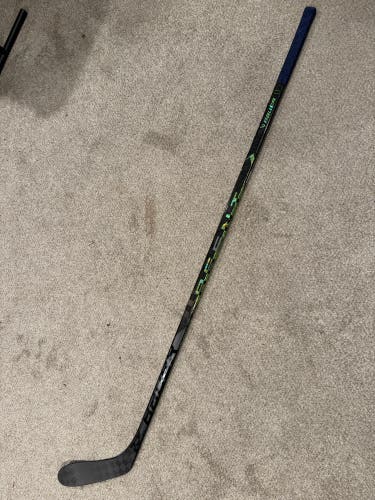 Senior Bauer Ag5nt Right Handed Hockey Stick P28 Agent