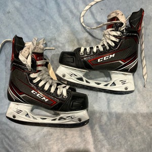 Junior CCM JetSpeed FT390 Hockey Skates Regular Width Size 3.5 (Used)