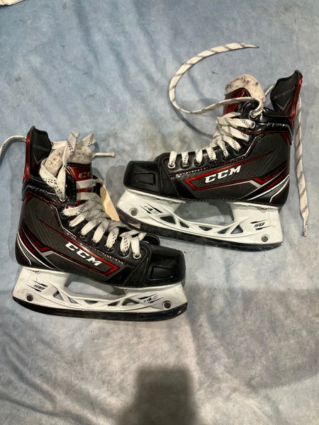 Junior CCM JetSpeed FT390 Hockey Skates Regular Width Size 3.5 (Used)