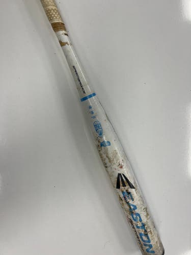 Louisville Slugger Bat (-11) 21 oz 32" (Used)