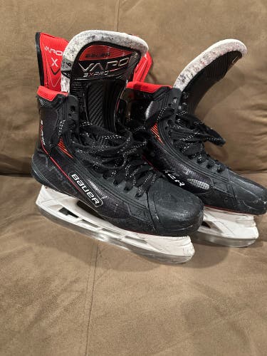 2021 Bauer Vapor 3X Pro Hockey Skates Regular Width 9.5 (Used)
