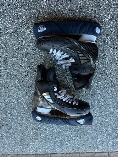 2024 True Pro Custom Hockey Skates Regular Width 9.5 (Used)