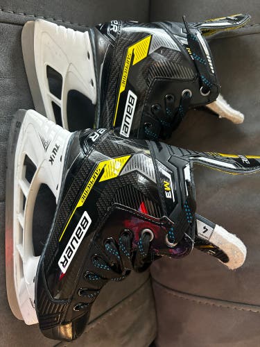 2022 Bauer Supreme M3 Hockey Skates Regular Width Size 4 (Used)