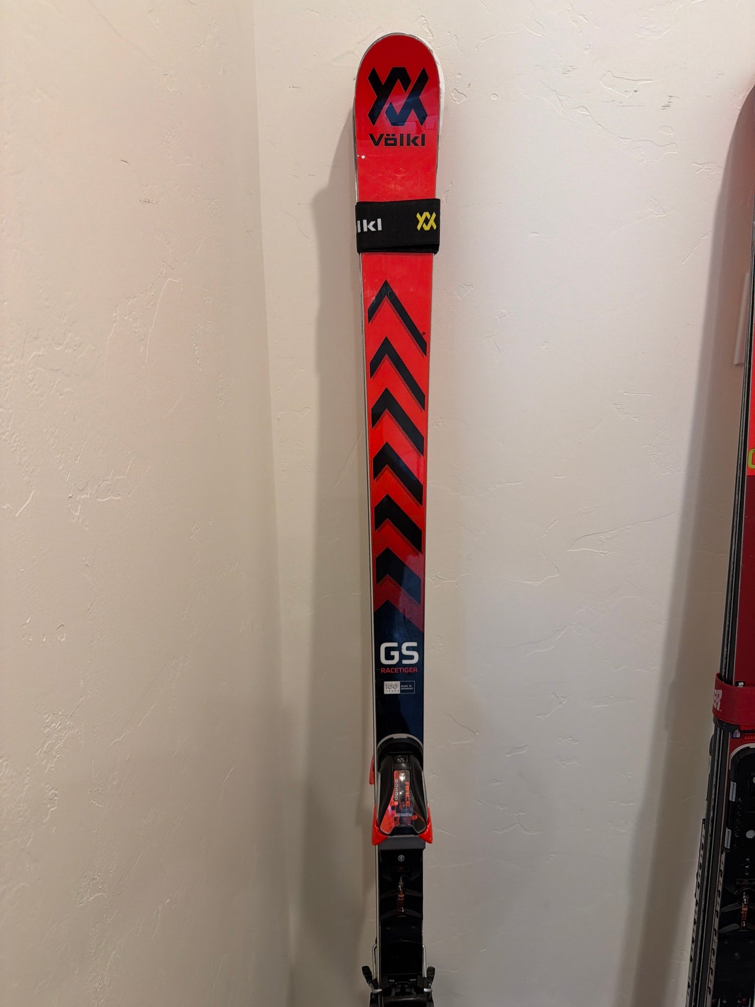 Used Kid's Volkl 166cm Racing Racetiger GS Skis Without Bindings