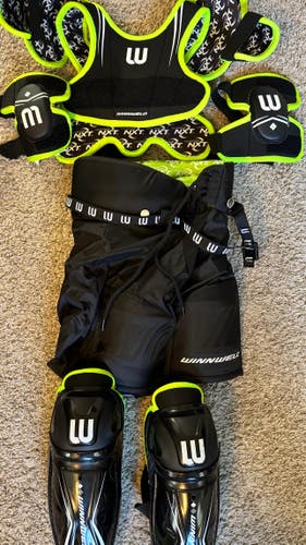 Winnwell Starter Kit Size Medium (New)