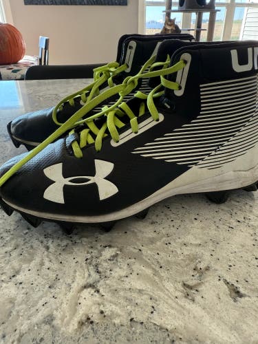 5.5Y (Big Kids / Youth) Hammer Under Armour Mid Top Football Molded Cleats (Used)