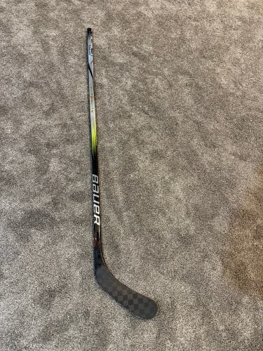 Senior Bauer Vapor Hyperlite 2 Left Hand Hockey Stick Mid Pattern (New)
