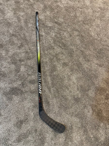 Senior Bauer Vapor Hyperlite 2 Left Hand Hockey Stick Mid Pattern (New)