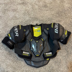 Large Senior Bauer Supreme Mach Shoulder Pads (Used)