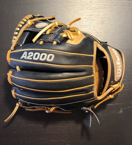 Infield RH Wilson A2000 Baseball Glove 11.5" (Used)