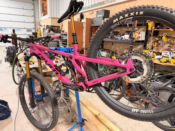 Men's 2024 Pivot Mountain Bike S (Used)