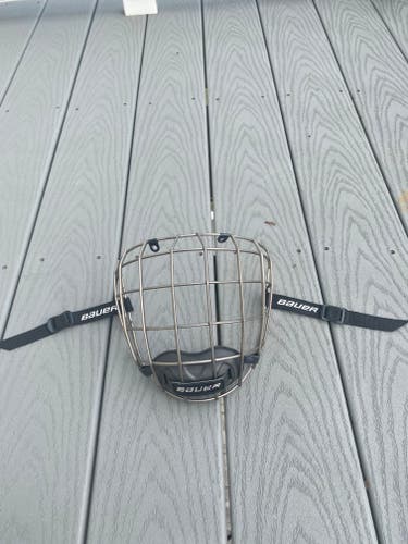 Medium Bauer Re-Akt Cage Full Cage (Used)
