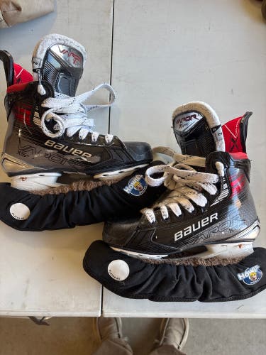 2023 Bauer Vapor X5 Pro Hockey Skates Size 2 (Used)