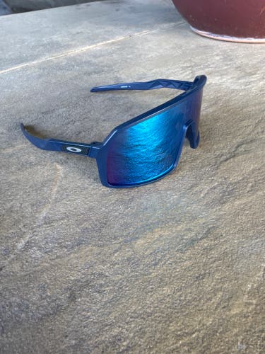 Unisex Medium/Large Oakley Sunglasses (Used)