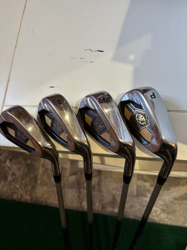 Momentum Hillerich and Bradsby 7- PW iron set