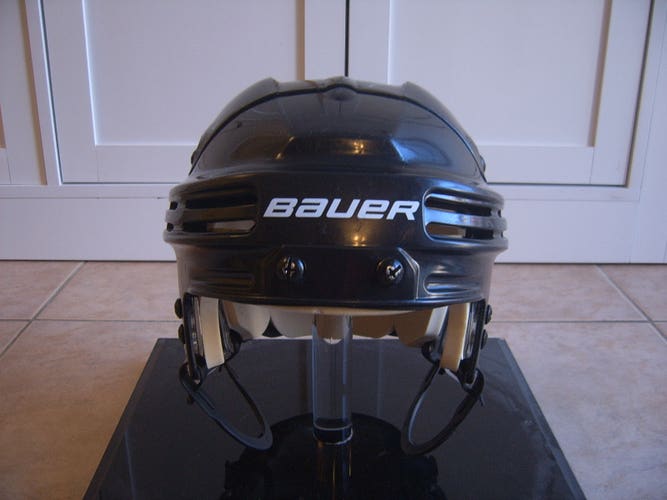 Excellent Condition Bauer BHH4500 Senior Hockey Helmet sz Small Black