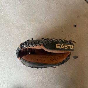 2016 Easton Natural RH Catcher's Baseball Glove 10.75" (Used)