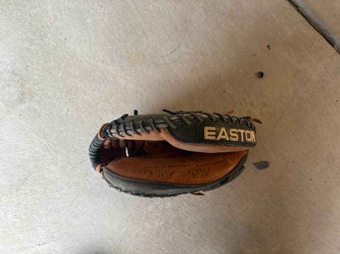 2016 Easton Natural RH Catcher's Baseball Glove 10.75" (Used)