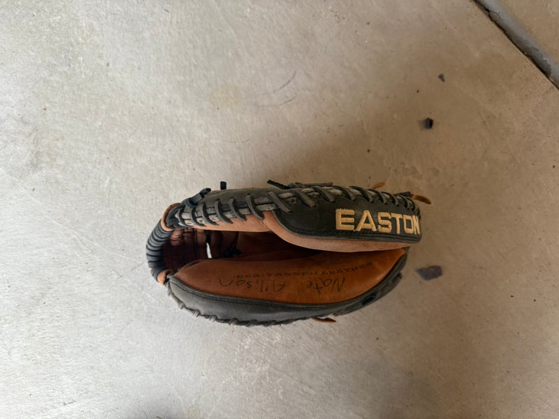 2016 Easton Natural RH Catcher's Baseball Glove 10.75" (Used)