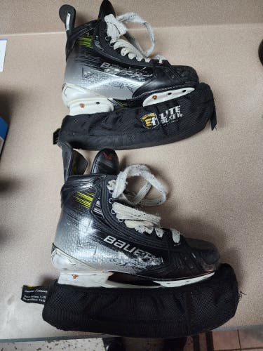 2024 Bauer Vapor Hyperlite 2 Hockey Skates Narrow Width Size 4 (Used)