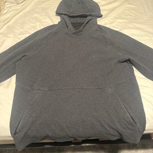 Gray Men's Large Lululemon Sweatshirt (Used)