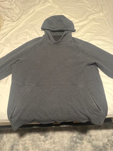 Gray Men's Large Lululemon Sweatshirt (Used)