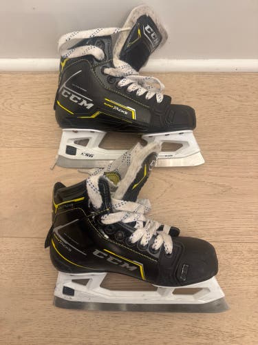 2020 CCM Super Tacks 9370 Hockey Goalie Skates Regular Width Size 4 (Used)