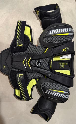 NEW MEDIUM  Senior Warrior ALPHA  QX Shoulder Pads