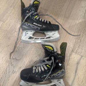 2022 Bauer Vapor 3X Hockey Skates Extra Wide Width Size 3.5 (Used)