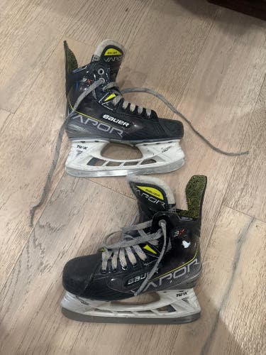 2022 Bauer Vapor 3X Hockey Skates Extra Wide Width Size 3.5 (Used)