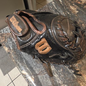 Wilson RH Catcher's A2000 Baseball Glove 33" (Used)