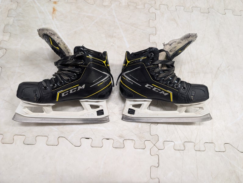 CCM Super Tacks 9380 Hockey Goalie Skates Regular Width Size 1.5 (Used)