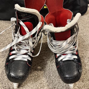 Bauer Vapor XLTX Hockey Skates Size 3.5 (Used)
