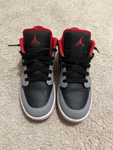 Kid's 4.5Y Jordans (No box)