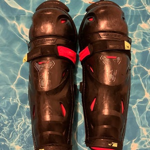 Intermediate Bauer Vapor 3X Shin Pads 14" (Used)