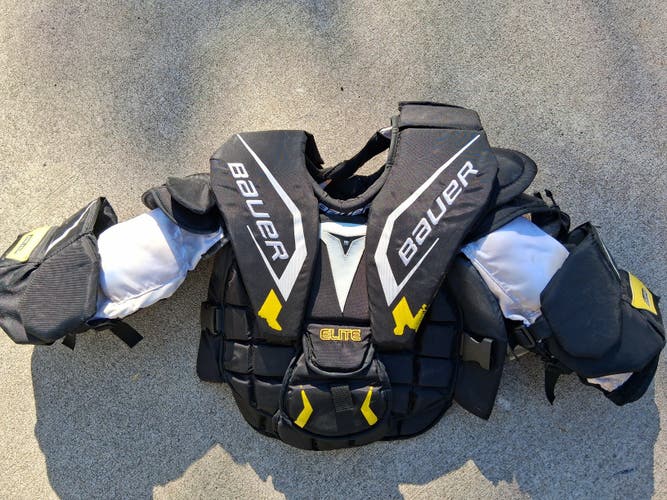 Intermediate Medium Bauer Elite Goalie Chest Protector (Used)