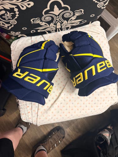 Bauer Vapor Hyperlite pro stock Gloves 14" (New)