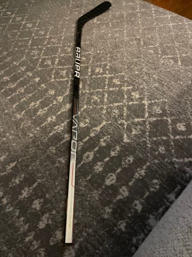 Junior Bauer Vapor Hyperlite Right Handed Hockey Stick P88 (Used)