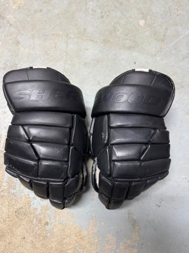 Limited Edition Senior Sher-Wood BPM 120 LE Gloves 14" (243/250)