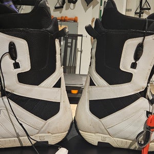 Men's Size M 10.0 (W 11.0) Burton Moto Snowboard Boots Medium Flex All Mountain