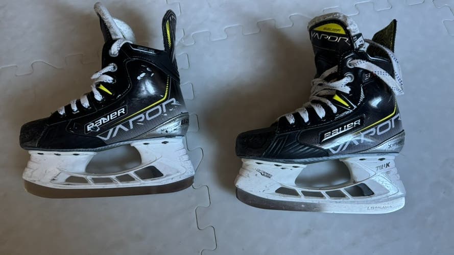 2023 Bauer Vapor X4 Hockey Skates Extra Wide Width Size 1.5 Width EE (Used)