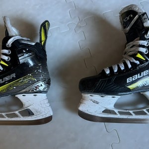 2023 Bauer Vapor X4 Hockey Skates Extra Wide Width Size 2.0 Width EE (Used)