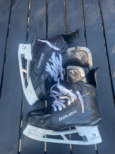 2024 Bauer Supreme Shadow Hockey Skates Regular Width 8 (Used)