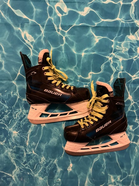 Junior Bauer Hockey Skates Regular Width Size 2.5 (Used)